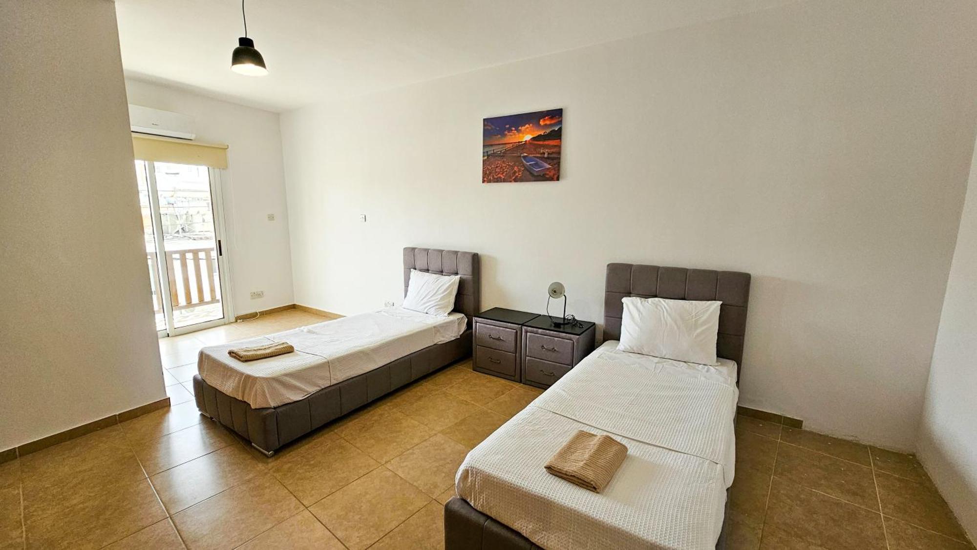 Sky Line City Apartment, 150M From Chabad Lubavitch Ларнака Экстерьер фото
