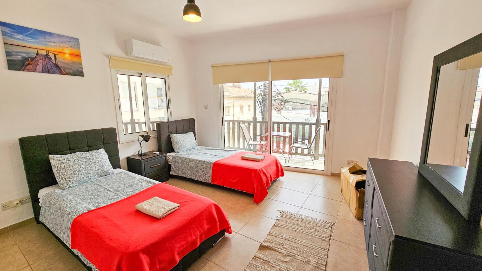 Sky Line City Apartment, 150M From Chabad Lubavitch Ларнака Экстерьер фото